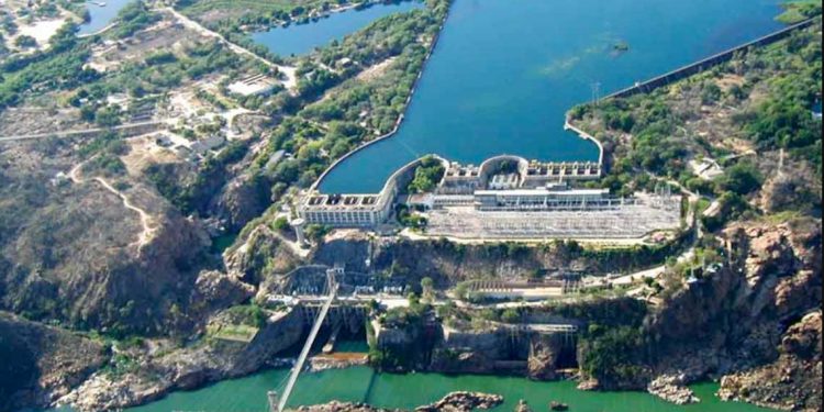 El estructuralismo económico en América Latina: una tercera vía combatida por los extremos que se enfrentaban