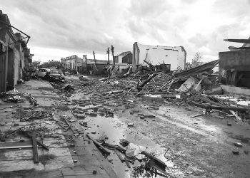 El viento nos dejará: Dolores después del tornado
