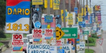 Edil salteño presentó proyecto para reducir cartelería en la vía pública