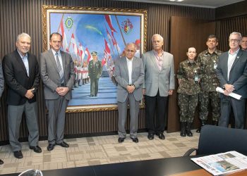 El senador Manini Ríos fue recibido por el Instituto General Villas Bôas