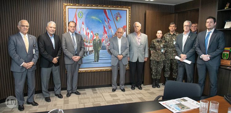 El senador Manini Ríos fue recibido por el Instituto General Villas Bôas