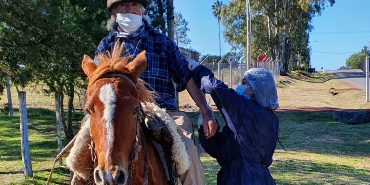 Fue aprobada la tercera dosis en personas mayores de 60 años