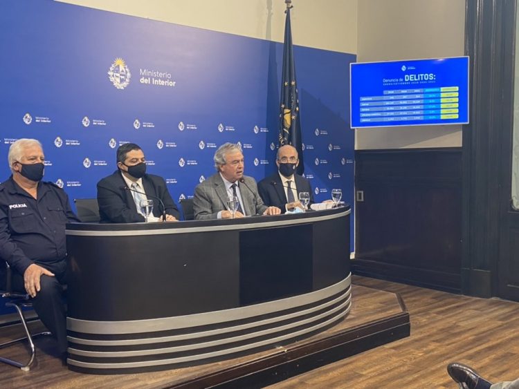 “Los delitos continúan bajando”, dijo el ministro del Interior al presenta las cifras actualizadas