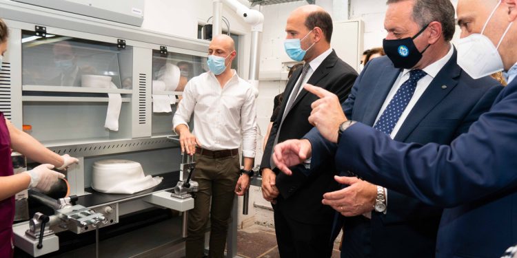 El MIDES recibió equipamiento para personas con discapacidad donado por la compañía alemana Ottobock