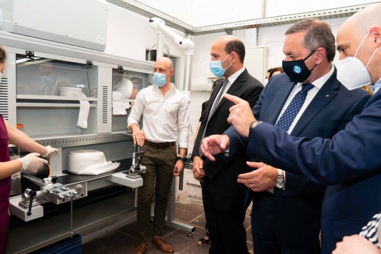 El MIDES recibió equipamiento para personas con discapacidad donado por la compañía alemana Ottobock