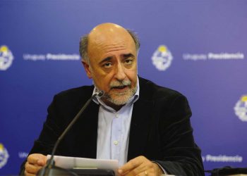 Jaqueado por el aumento de conflictos, Mieres accede a negociar con sindicatos