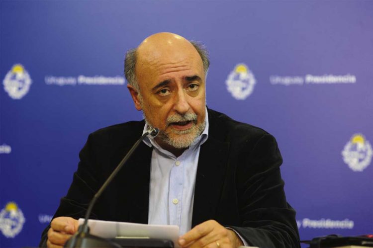 Jaqueado por el aumento de conflictos, Mieres accede a negociar con sindicatos