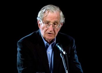 Chomsky: “Los intelectuales no pueden seguir sirviendo al statu quo”