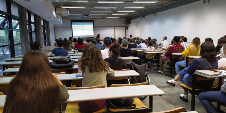 Reasignación de recursos para educación e investigación sobre vacunas