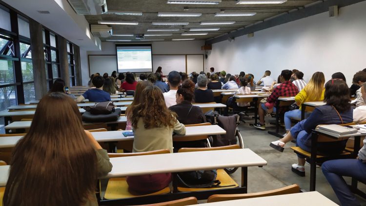 Reasignación de recursos para educación e investigación sobre vacunas