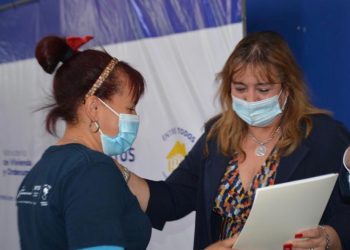 Desde hoy y hasta el jueves la ministra Moreira inaugurará viviendas en cuatro departamentos