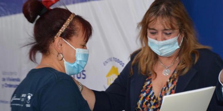Desde hoy y hasta el jueves la ministra Moreira inaugurará viviendas en cuatro departamentos