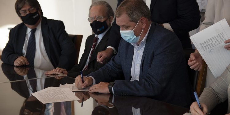 UTE y la Intendencia de Florida firmaron convenios sobre la movilidad eléctrica