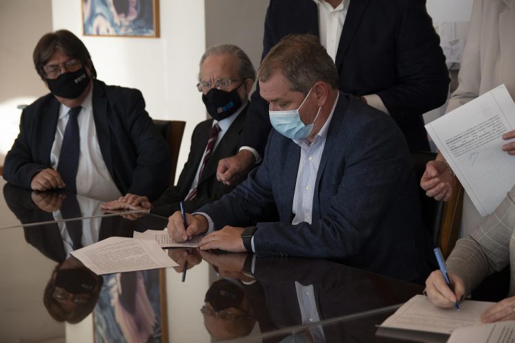 UTE y la Intendencia de Florida firmaron convenios sobre la movilidad eléctrica