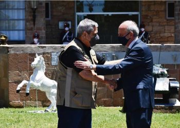 El ministro de Defensa Javier García con su par brasileño, Walter Braga Netto