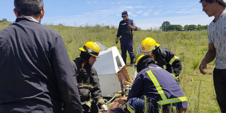 Aeronave “artesanal” cayó en Rivera. El piloto salvó su vida