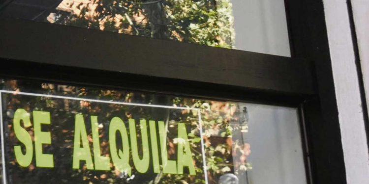 Gobierno reconoce “emergencia en vivienda” y reivindica alternativa sobre alquileres