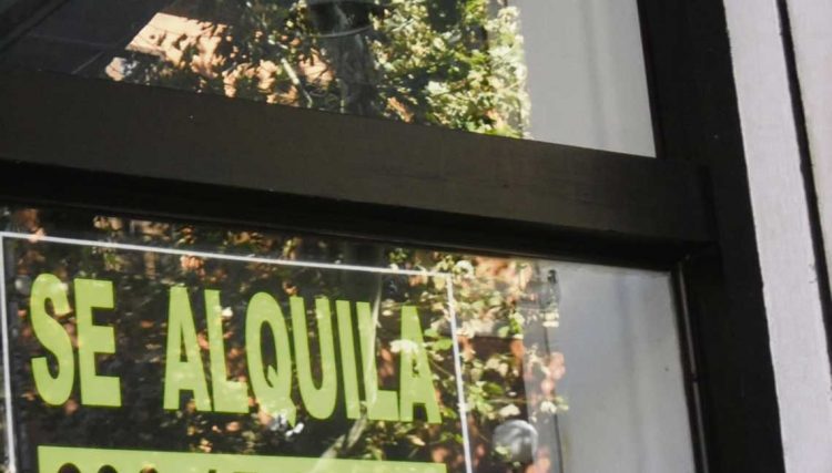 Gobierno reconoce “emergencia en vivienda” y reivindica alternativa sobre alquileres