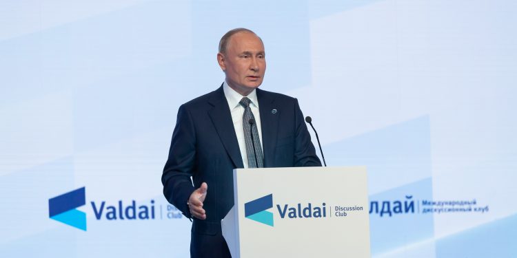 Putin defiende un mundo de valores tradicionales en Sochi