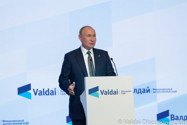 Putin defiende un mundo de valores tradicionales en Sochi