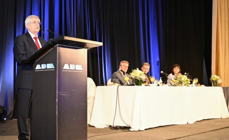 En dos días ingresaron al país más de 6.500 visitantes