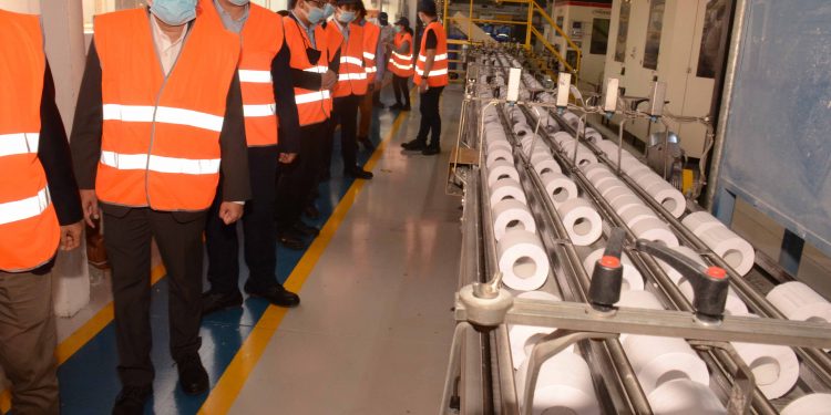 Embajadores de países miembros de ASEAN visitan planta de Softys en Pando