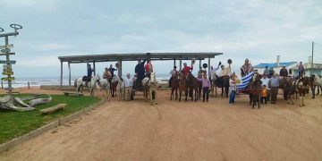 Desde los campos arroceros hasta el océano rochense a caballo