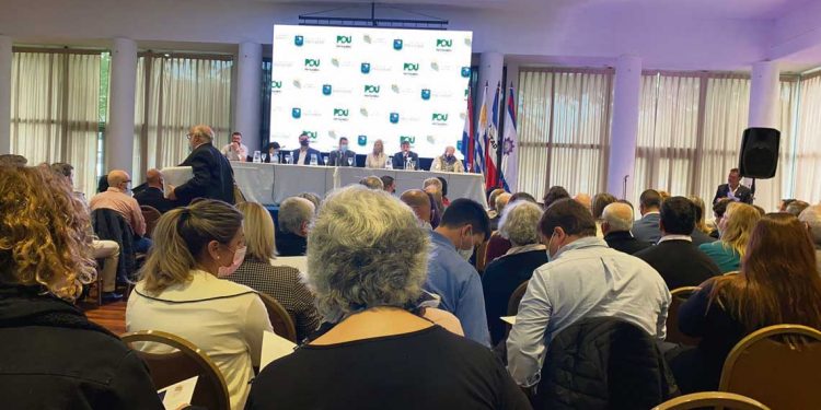 Intendentes y ediles fortalecen sus congresos nacionales