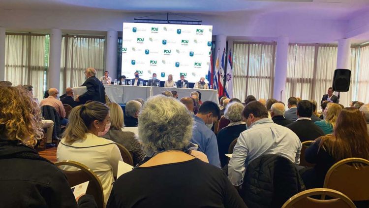 Intendentes y ediles fortalecen sus congresos nacionales