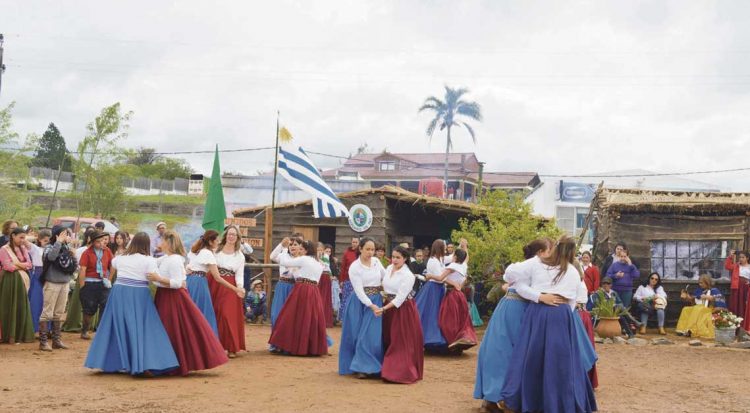 Minas de Corrales: Jóvenes estudiantes recrean el pasado en la Villa