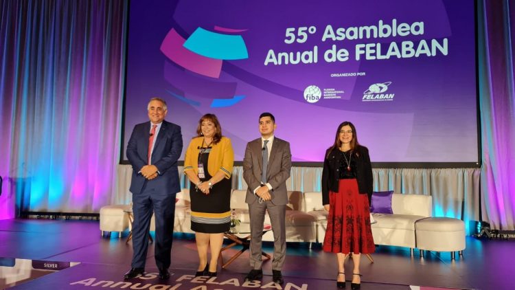 Ministra Moreira participa de la Asamblea sobre financiamiento de la vivienda