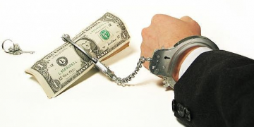 Banca privada y Ministerio de Economía expresaron reparos sobre proyectos de ley contra usura