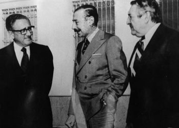 Cautela con traje de alpaca