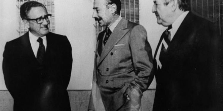 Cautela con traje de alpaca