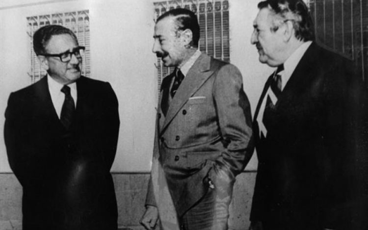 Cautela con traje de alpaca