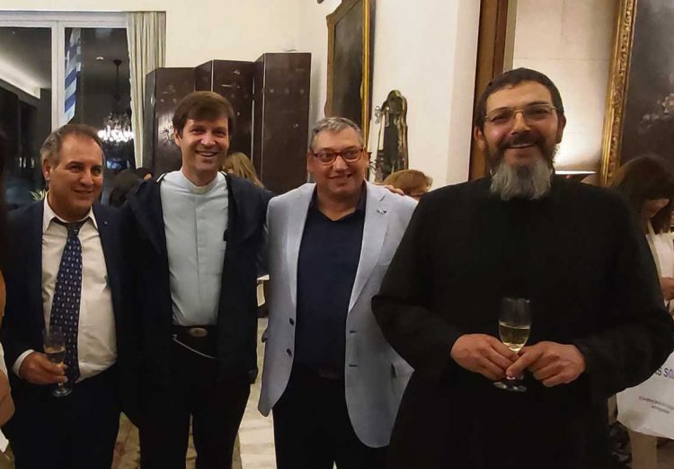 “Orillas solidarias” en la embajada de Buenos Aires