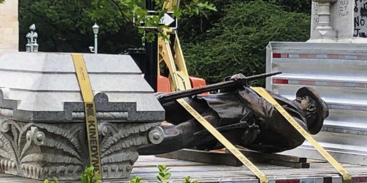 El movimiento “woke” y el resurgimiento de un nihilismo que sirve a los grandes intereses