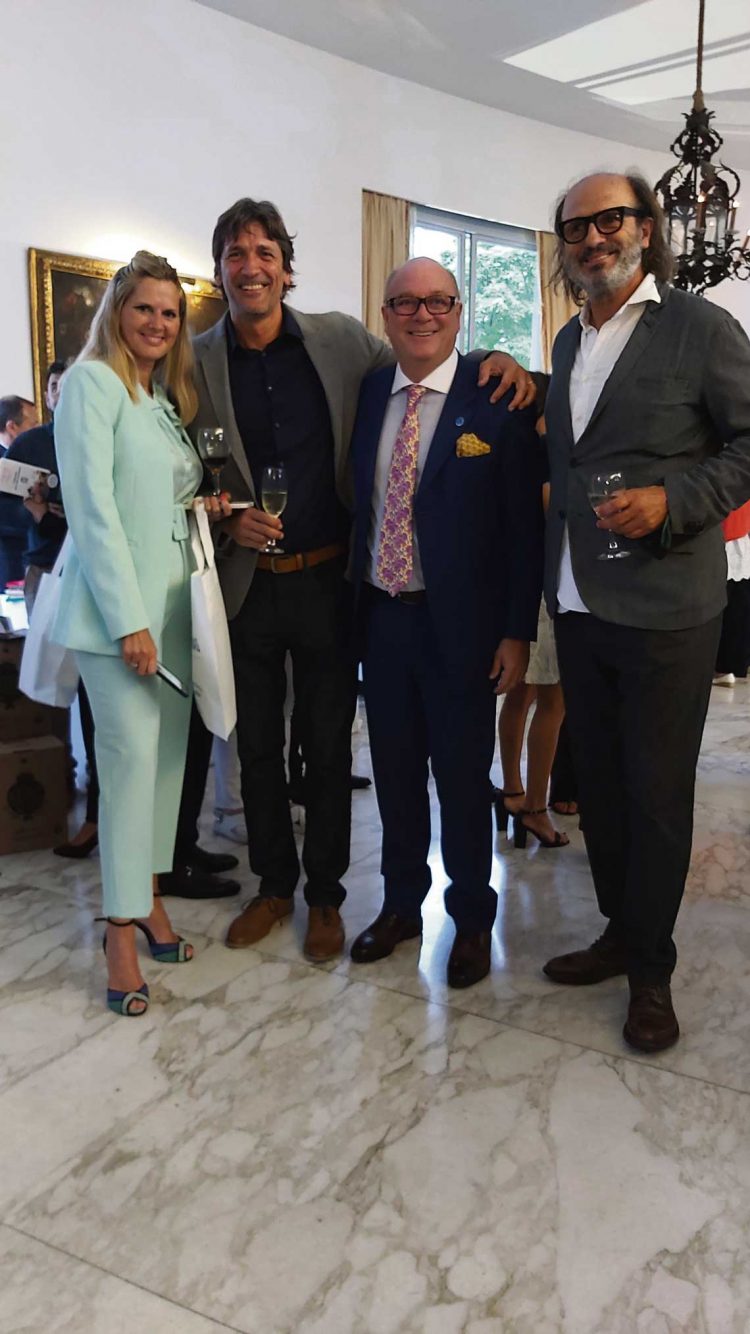 “Orillas solidarias” en la embajada de Buenos Aires