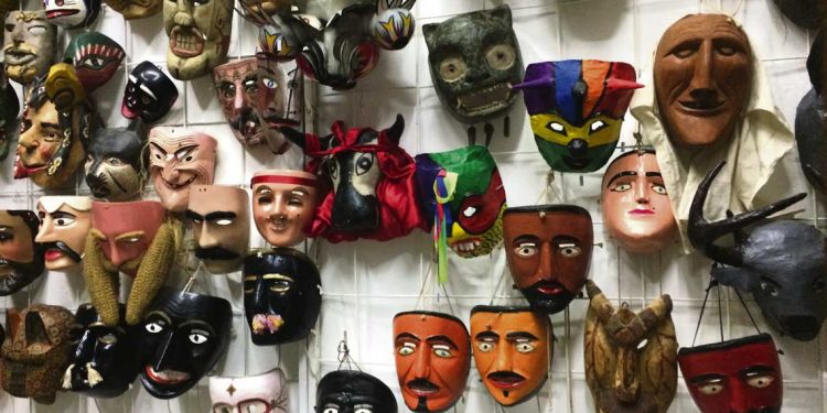 Cuestionamientos al marco legal sobre el ingreso de productos culturales al país