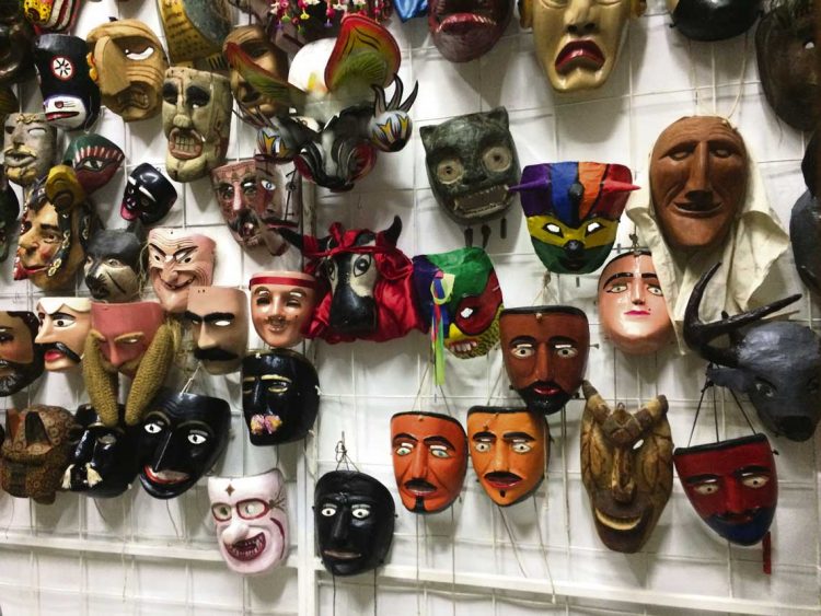 Cuestionamientos al marco legal sobre el ingreso de productos culturales al país