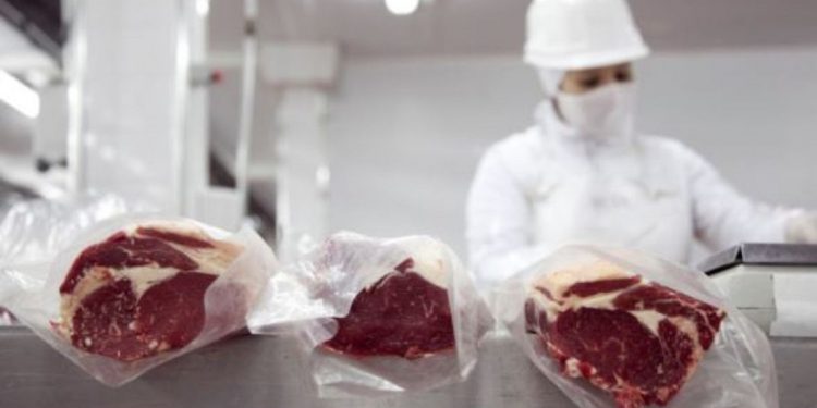 En noviembre las exportaciones siguen creciendo con la carne como líder