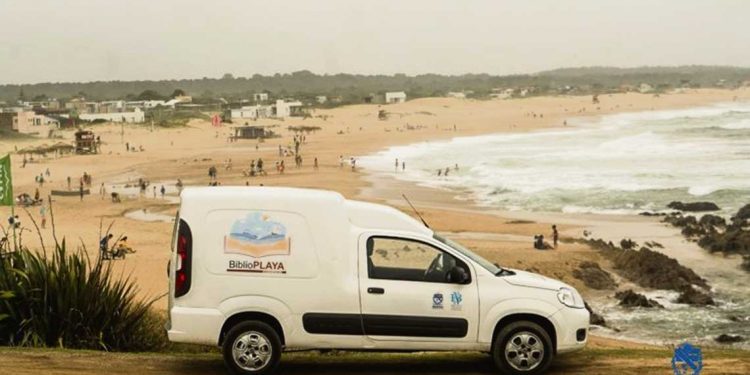 Lanzamiento en Rocha del programa “Biblioplayas: entre la aventura y la lectura”