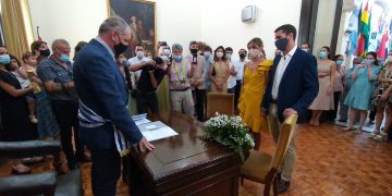 El intendente Guillermo López unió en matrimonio a Juan Luis e Irene inaugurando esta nueva facultad en el departamento de Florida