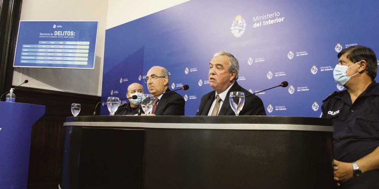 Ministro del Interior destacó continua baja de delitos durante 2021
