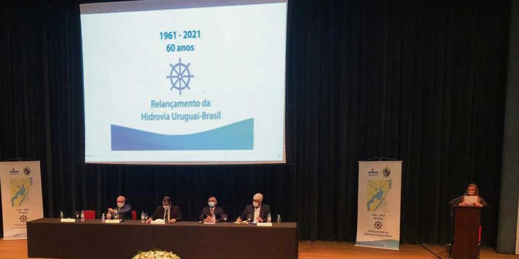 El relanzamiento del proyecto de la Hidrovía Uruguay-Brasil