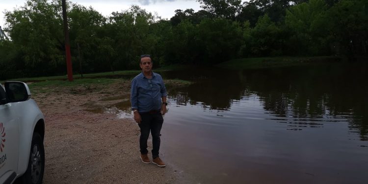 Fuerte tormenta de lluvia y viento provocó destrozos en varias localidades de Florida