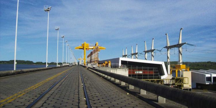 Puente Internacional de Salto Grande genera “un intenso movimiento” en su cruce