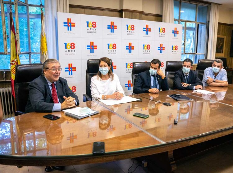 Asociación Española firma convenio de beneficio complementario por maternidad