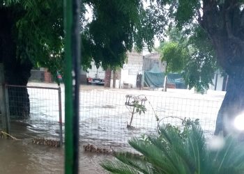 Lluvia desbordó una cañada en Casavalle y destruyó varias viviendas