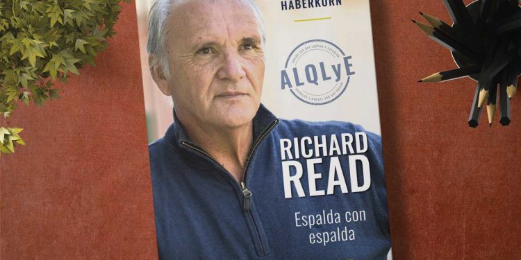 Richard Read. Espalda con espalda. Leonardo Haberkorn